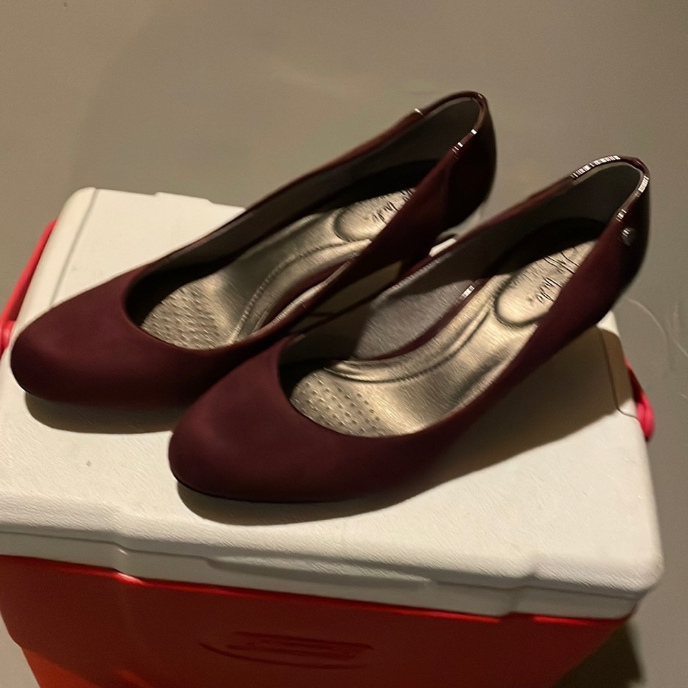 LifeStride maroon heels, size 9.5